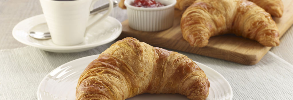 5790008022 Curved All Butter Croissant 70g or 90g_L